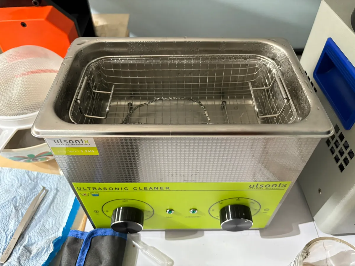 Myjka ultradźwiękowa w warsztacie AEJaCA