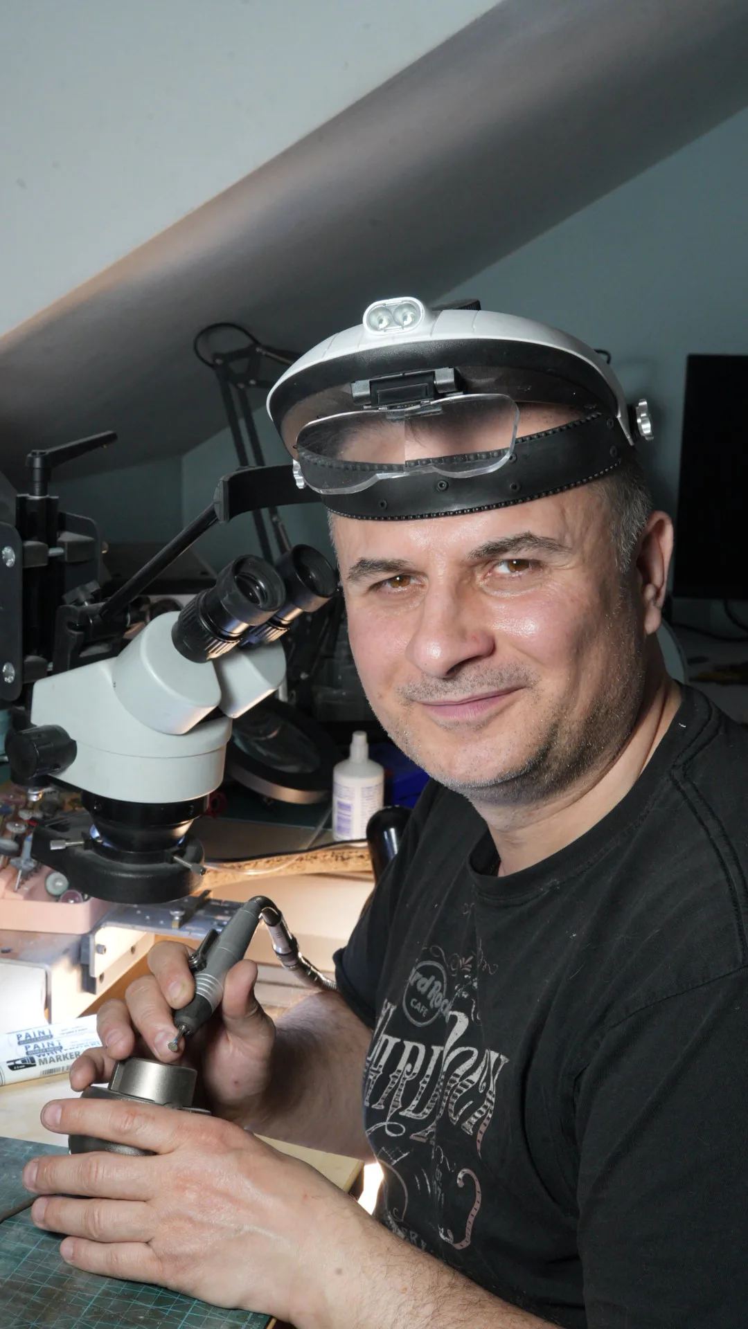 Artur Hebenstreit at the jeweler's workbench