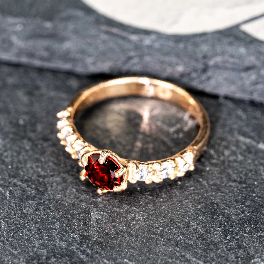 Pierścionek z granatem